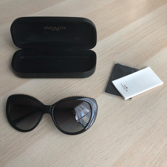 Women’s Coach sunglasses. - Picture 1 of 5
